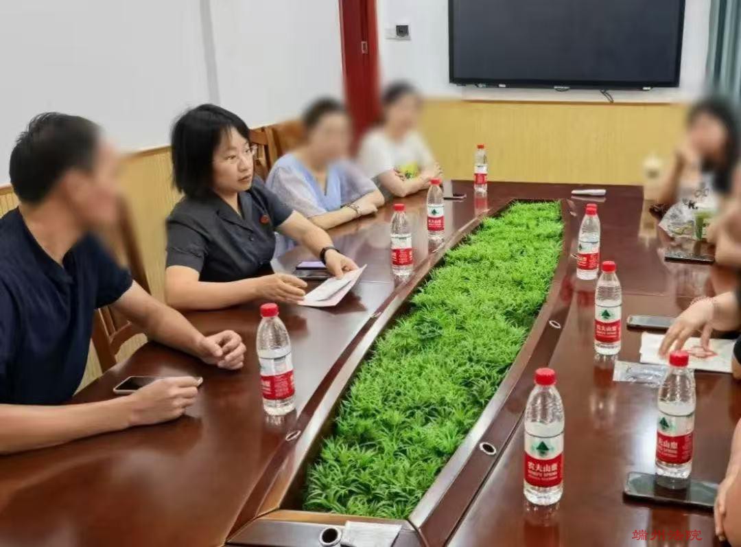 误伤同学引纠纷，法治副校长就地化解